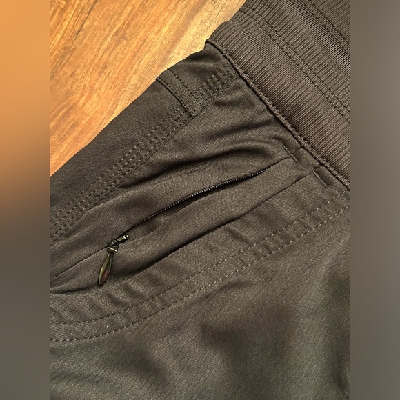 The North Face Women’s Capri Joggers Size Medium - Picture 12 of 12